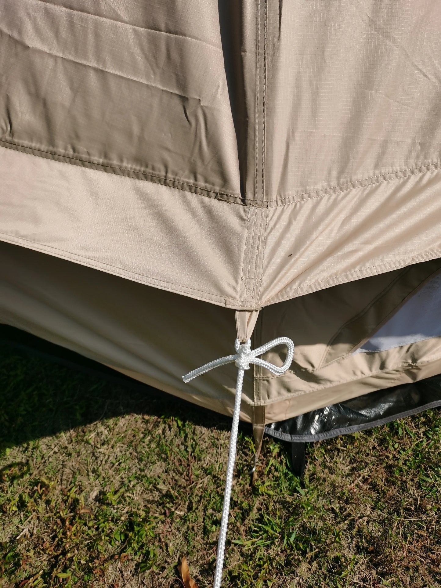 Mongolian Tent Khaki Color  3-5 Person Capacity  300D Oxford Fabric with PU & Silver Coating  3000mm Waterproof 17.5kg